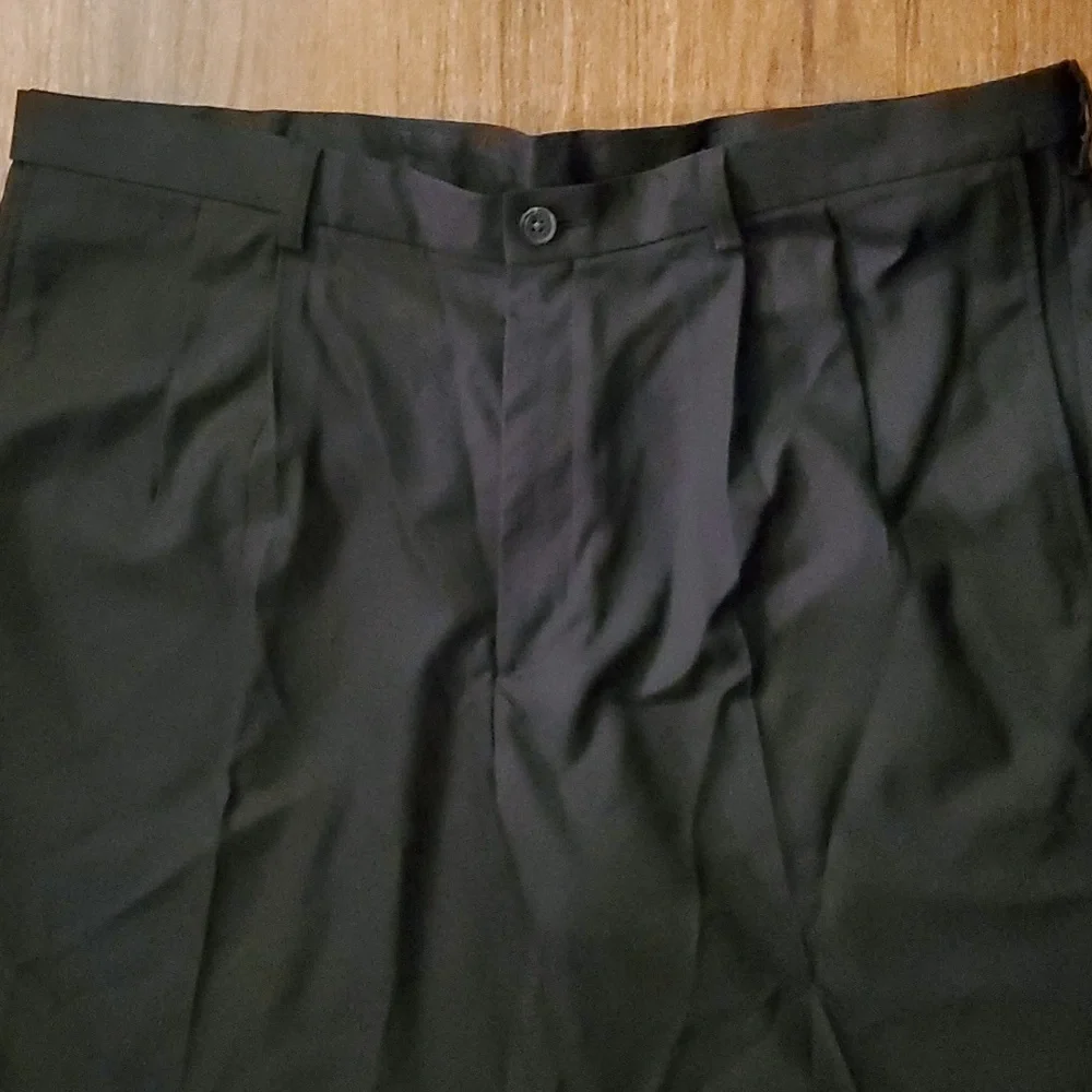 Cool 18 Pro Men's Black Golf Shorts - Size 42